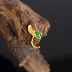 18K糯冰种阳绿翡翠吊坠