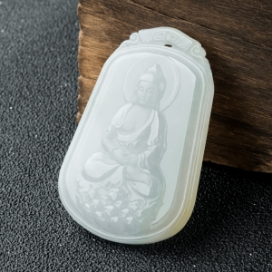 糯冰种飘黄翡翡翠大日如来吊坠