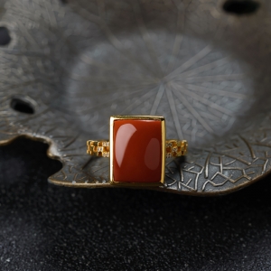 18K柿子红南红戒指