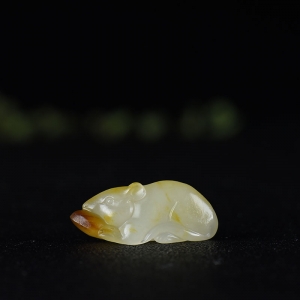 籽料和田白玉子鼠吊坠