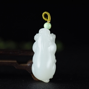 籽料和田白玉貔貅吊坠