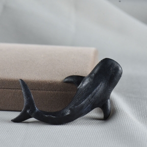 籽料和田玉青花鲨鱼摆件