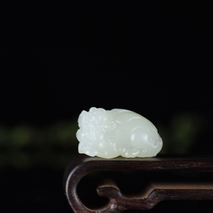 籽料和田白玉貔貅吊坠