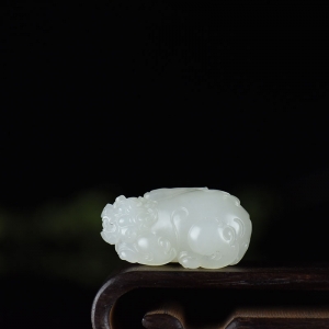 籽料和田白玉貔貅吊坠