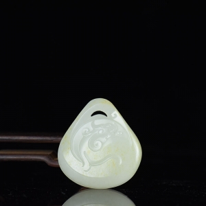 籽料和田白玉仿古龙吊坠