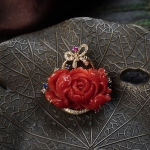 18K沙丁珊瑚花开富贵吊坠