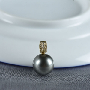 18K海水黑色珍珠吊坠