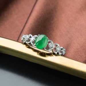 18K糯冰种翠绿翡翠戒指