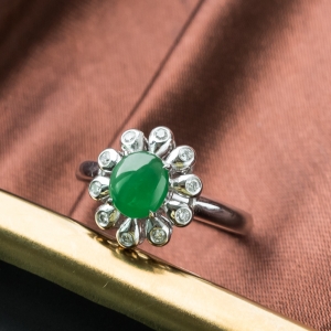 18K糯冰种翠绿翡翠戒指