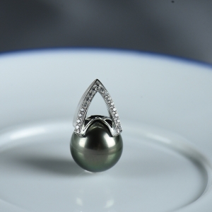 18K海水黑色珍珠吊坠