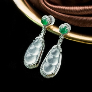 18K冰种翡翠福豆耳坠