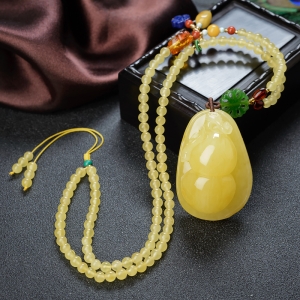 鸡油黄蜜蜡葫芦吊坠