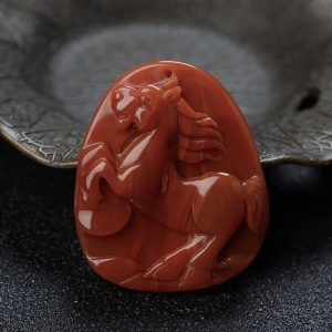 柿子红南红马到功成吊坠