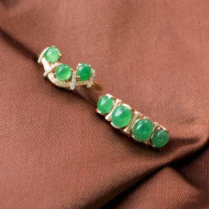 18K糯冰种翠绿翡翠戒指（单件）