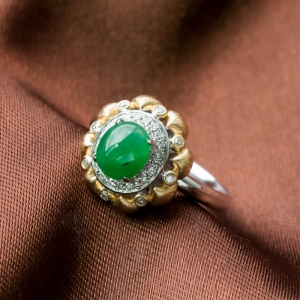 18K糯冰种翠绿翡翠戒指