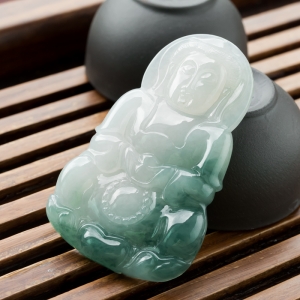 糯冰种飘花翡翠观音吊坠