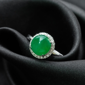 18K糯冰种翠绿翡翠戒指