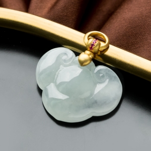 18K糯冰种翡翠如意吊坠