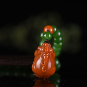 柿子红南红貔貅吊坠