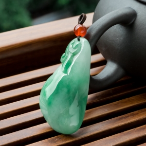 糯种飘翠翡翠福瓜吊坠