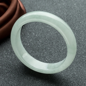 54.5mm糯冰种浅绿翡翠平安镯