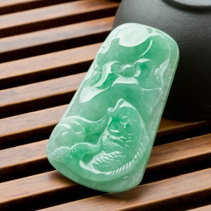 糯冰种浅绿翡翠连年有余吊坠