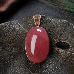 18K红纹石蛋面形吊坠