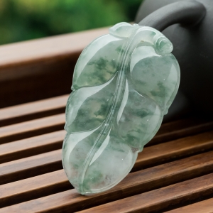 糯冰种飘花翡翠金枝玉叶吊坠