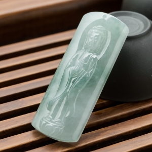 糯冰种灰绿翡翠观音吊坠