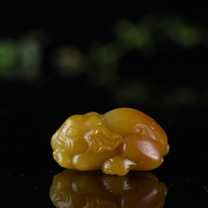 籽料和田玉黄沁吉祥如意吊坠