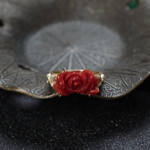 18K沙丁珊瑚牡丹花戒指