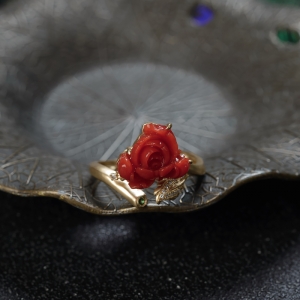 18K沙丁珊瑚牡丹花戒指