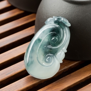 糯冰种飘花翡翠如意吊坠