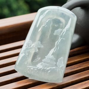 糯冰种淡晴水翡翠青山远黛吊坠