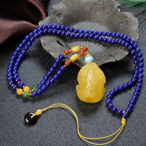 带皮鸡油黄蜜蜡貔貅吊坠