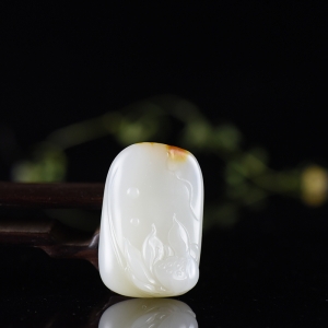 籽料和田白玉幽莲吊坠