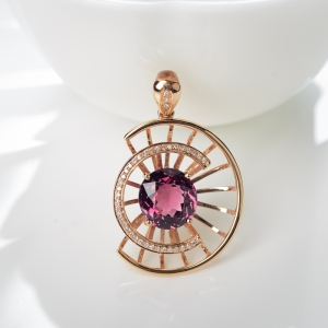 18K粉色碧玺吊坠