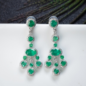 18K亮绿祖母绿耳坠