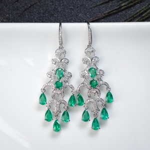 18K鲜绿祖母绿耳坠