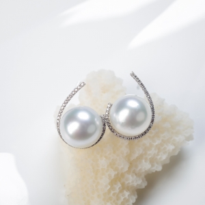 18K海水白色珍珠耳钉