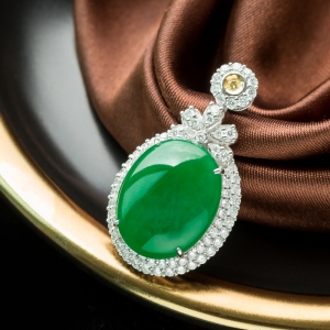 18K糯冰种翠绿翡翠吊坠