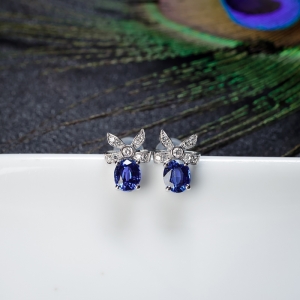 18K蓝色蓝宝石耳钉