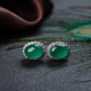 18K鲜绿祖母绿耳钉
