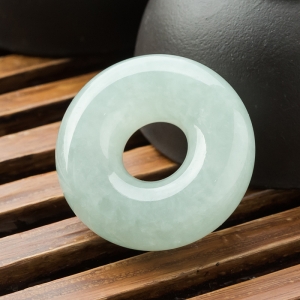 糯冰种浅绿翡翠平安扣吊坠