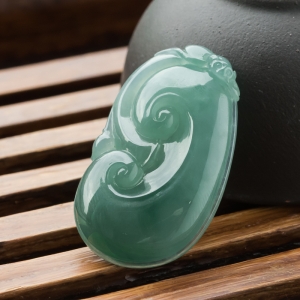 糯冰种蓝绿翡翠如意吊坠