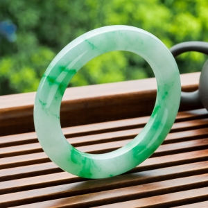 55.5mm糯冰种飘翠翡翠圆镯