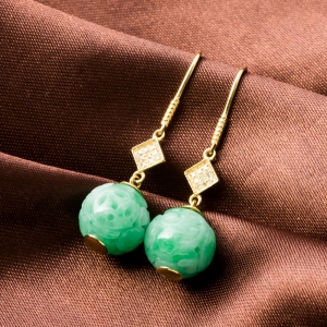 18K糯冰种浅绿翡翠缠枝纹耳坠