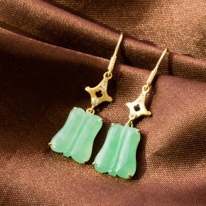 18K糯冰种浅绿翡翠芭蕉扇耳坠