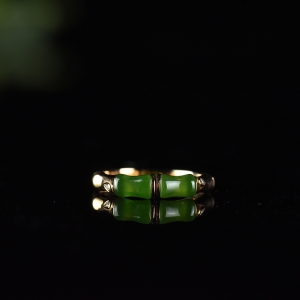 18K山料和田碧玉竹节戒指