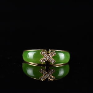 18K山料和田碧玉戒指